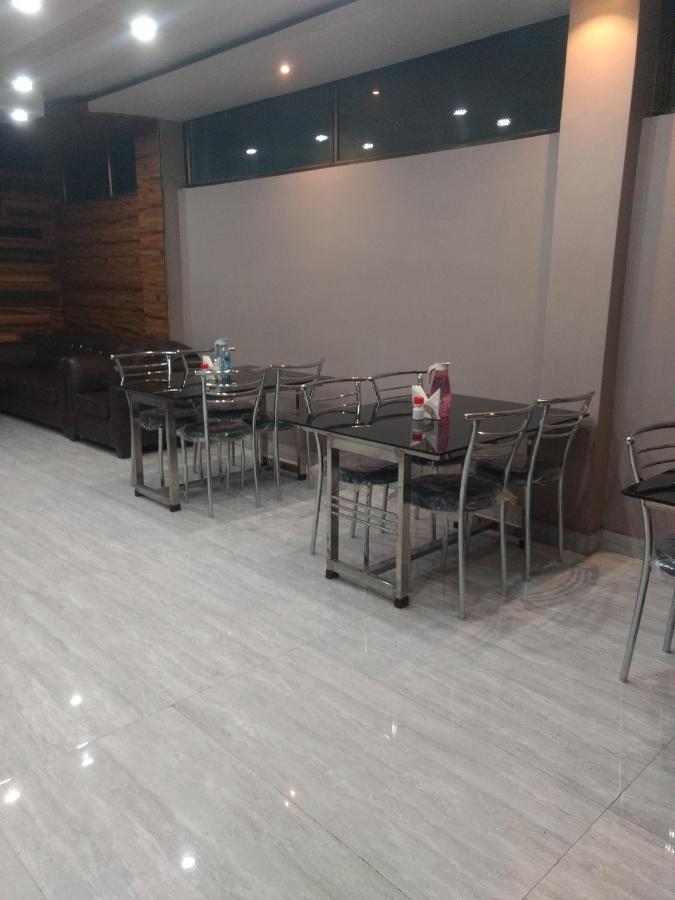 Woodland Lodge And Restaurant Guwahati Eksteriør billede